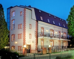 Otel Paria (Kudowa-Zdrój, Polonya)