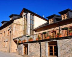 Hotel Centro de Turismo Rural Ambasmestas (Vega de Valcarce, Spain)