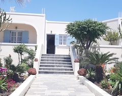 Хотел Villa Nikos (Камари, Гърция)