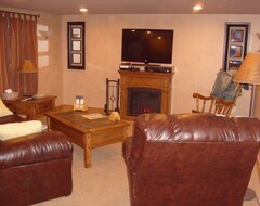 Entire House / Apartment Luxurious Cabin Retreat - The Perfect Location For Your Next Vacation! (Bigfork, USA)