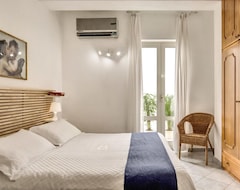 Hotelli Gocce Di Capri One Bedroom (Massa Lubrense, Italia)
