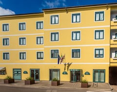 Khách sạn New Petit Hotel (Tempio Pausania, Ý)