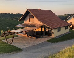 Toàn bộ căn nhà/căn hộ Liveza House, Hermanci 8a , 2275 Miklavz Pri Ormozu (Ormož, Slovenia)