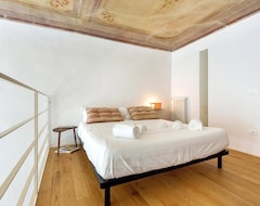 Hotel Numeroventi Design Residency (Florence, Italy)