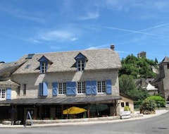 Hotel Logis Hôtel Restaurant L'Auberge du Chateau (Muret-le-Château, France)