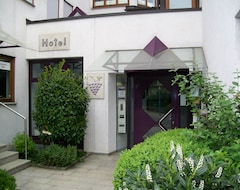 Khách sạn Hotel Gasthof Traube (Kernen, Đức)