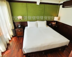 Hotel Au Co Cruise (Hong Gai, Vietnam)