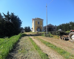 Cijela kuća/apartman Farmhouse In A Hilly Position A Stone'S Throw From The Sea (Chieuti, Italija)
