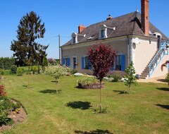 Toàn bộ căn nhà/căn hộ Delightful Upstairs Apartment In The Beautiful Rural Countryside Of The Loire (Gizeux, Pháp)