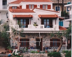 Otel Antonakos Rooms (Monemvasia, Yunanistan)