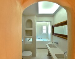 Zefi Hotel & Suites (Naoussa, Greece)