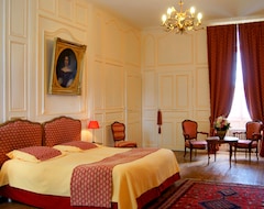 Hotel Château de Mouillepied - Symboles de France (Saintes, France)