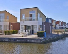 Toàn bộ căn nhà/căn hộ Island House With Terrace Nearby The Water. (Oude-Tonge, Hà Lan)
