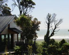 Hotel Hide And Seek (Barrytown, New Zealand)