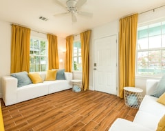Casa/apartamento entero Bright, Beautifully Decorated Home W/ Back Patio - Dogs Ok! (Galveston, EE. UU.)