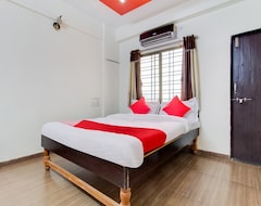 Hotel Oyo 47852 Warunase Palace (Nashik, Indija)