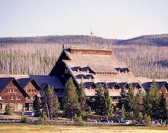 Khách sạn Old Faithful Inn (Yellowstone National Park, Hoa Kỳ)