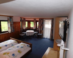 Hotelli Zugspitzblick (Berwang, Itävalta)