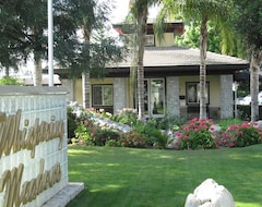Căn hộ có phục vụ Whispering Meadows Apartments (Bakersfield, Hoa Kỳ)