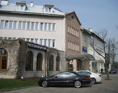 Otel Maria (Varşova, Polonya)