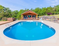 Entire House / Apartment Big Woods- Sleeps 14, W/pool, Next To Marina, Quiet Side Of Lake, Roaring River (Cassville, USA)
