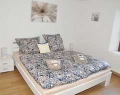 Hotel Double Room Comfortably Furnished With Own Bathroom (Borler, Tyskland)