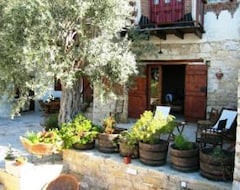 Hotelli Vouni Lodge (Κato Platres - Pano Platres, Kypros)