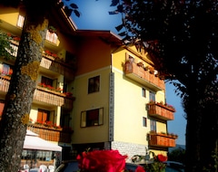 Hotel Belvedere (Roana, Italy)