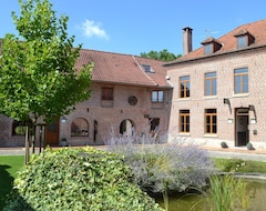 Khách sạn Le Domaine Des Cigognes (Ennevelin, Pháp)
