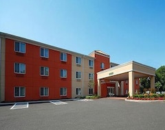فندق كواليتي سويتس (Stratford, الولايات المتحدة الأمريكية)