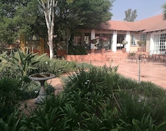 Khách sạn Blue Crane Lodge (North Riding, Nam Phi)