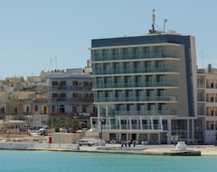 Hotel Water's Edge (Birzebbuga, Malta)