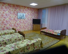 Entire House / Apartment Gostiniy Dvor (Tschapajewsk, Russia)