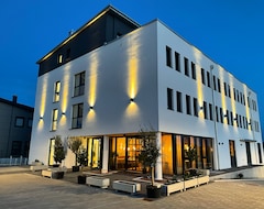 Khách sạn Hotel Poellners (Petershausen, Đức)