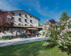 Khách sạn Hotel Iris (Pescasseroli, Ý)