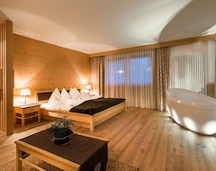 Khách sạn Boutique Hotel Nives - Luxury & Design In The Dolomites (Selva in Val Gardena, Ý)