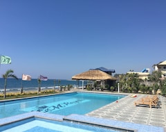 EM Royalle Hotel & Beach Resort (San Juan, Filipini)