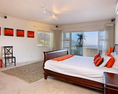 Hotel Dunmore Penthouse (Camps Bay, South Africa)