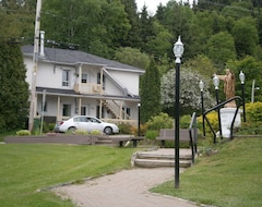 Toàn bộ căn nhà/căn hộ Sous Le Clocher De Lanse (L'Anse-Saint-Jean, Canada)