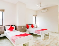 Khách sạn OYO 68433 Shiv Vatika Banquet & Rooms (Surat, Ấn Độ)