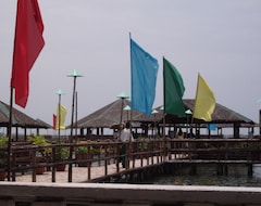 Hotel Island Cove Resort & Leisure Park (Kawit, Philippines)