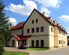 Otel Modrzewiowy Dwór (Gliwice, Polonya)
