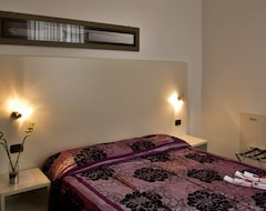 Hotel Zen Room (Ferrara, Italy)