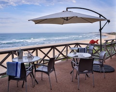 Hotel On The Beach Guesthouse (Jeffreys Bay, South Africa)
