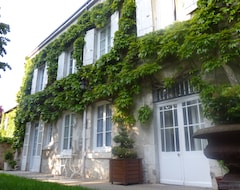 Hotel Logis Hôtel La Tonnellerie (Tavers, France)