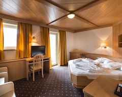 Khách sạn Alpin & Vital Hotel La Perla (St. Ulrich, Ý)