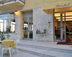 Khách sạn Hotel Bristol (Laigueglia, Ý)