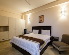 Capital O Hotel Grand Rooms (Delhi, India)