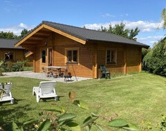 Cijela kuća/apartman Wooden Chalet For 4 People In A Small Holiday Park In Ossenisse (Hulst, Nizozemska)