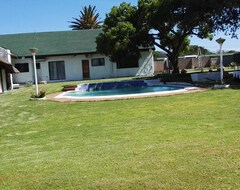 Hotel Makhadzi S Cloud Lodge (Polokwane, South Africa)